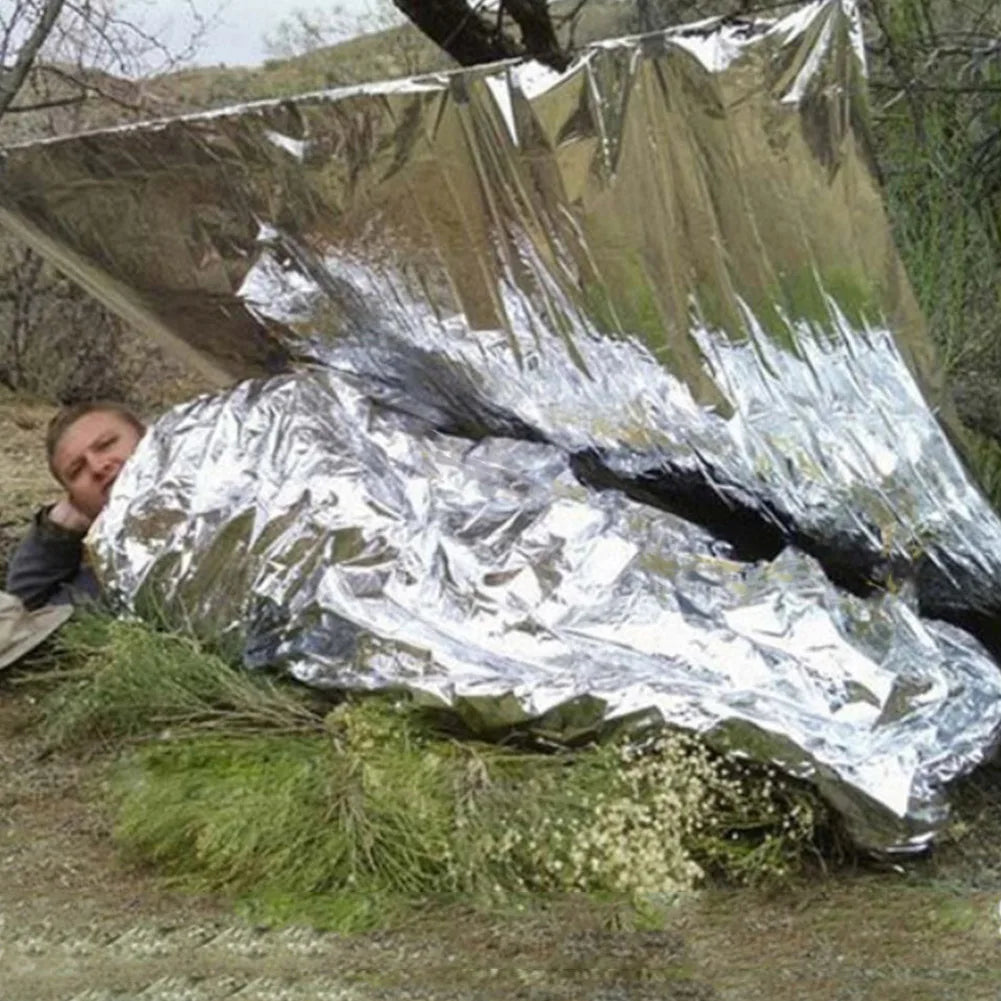 Couvertures imperméables / Garde au chaud
Garde la chaleur du corps
Fournitures d’urgence pour camping en plein air